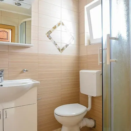 Three-bedroom In Apartamento Orebić